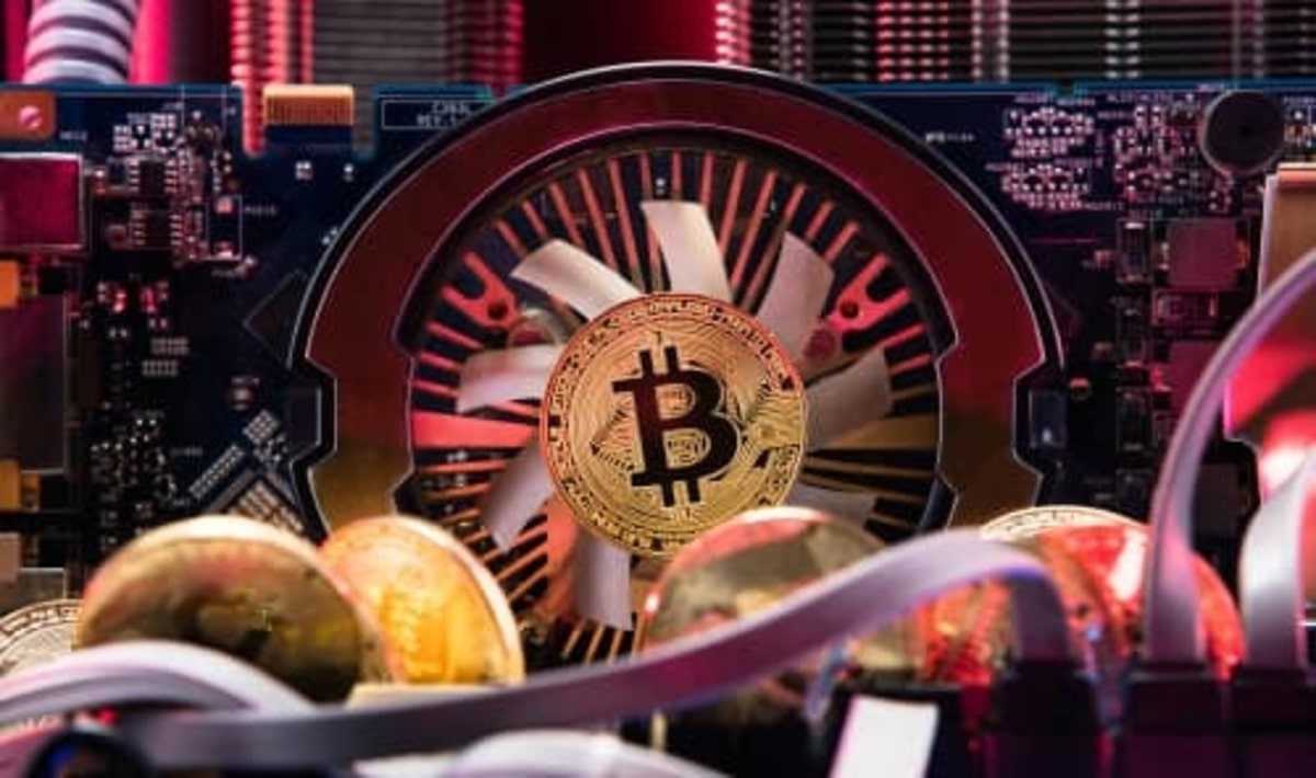 比特币矿工在现货交易所大量转移，减半后矿