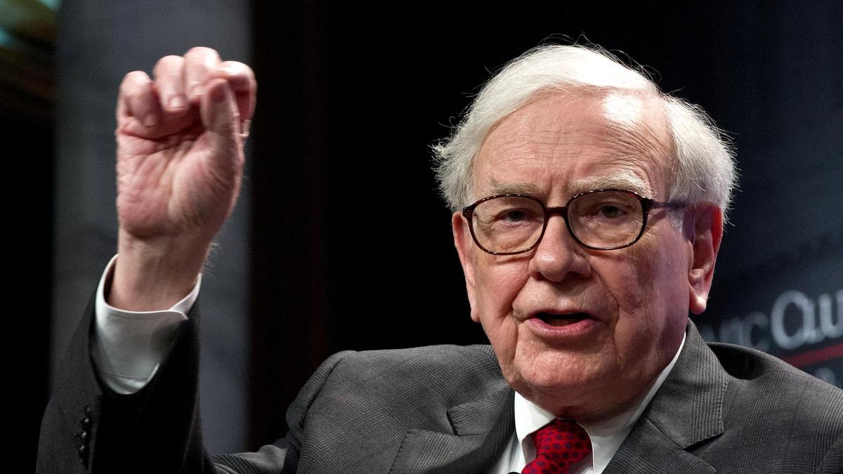 Warren-Buffet-on-Bitcoin-Again-Shout-it-as-Gambling-Device-and-Button-of-His-Jacket.jpg